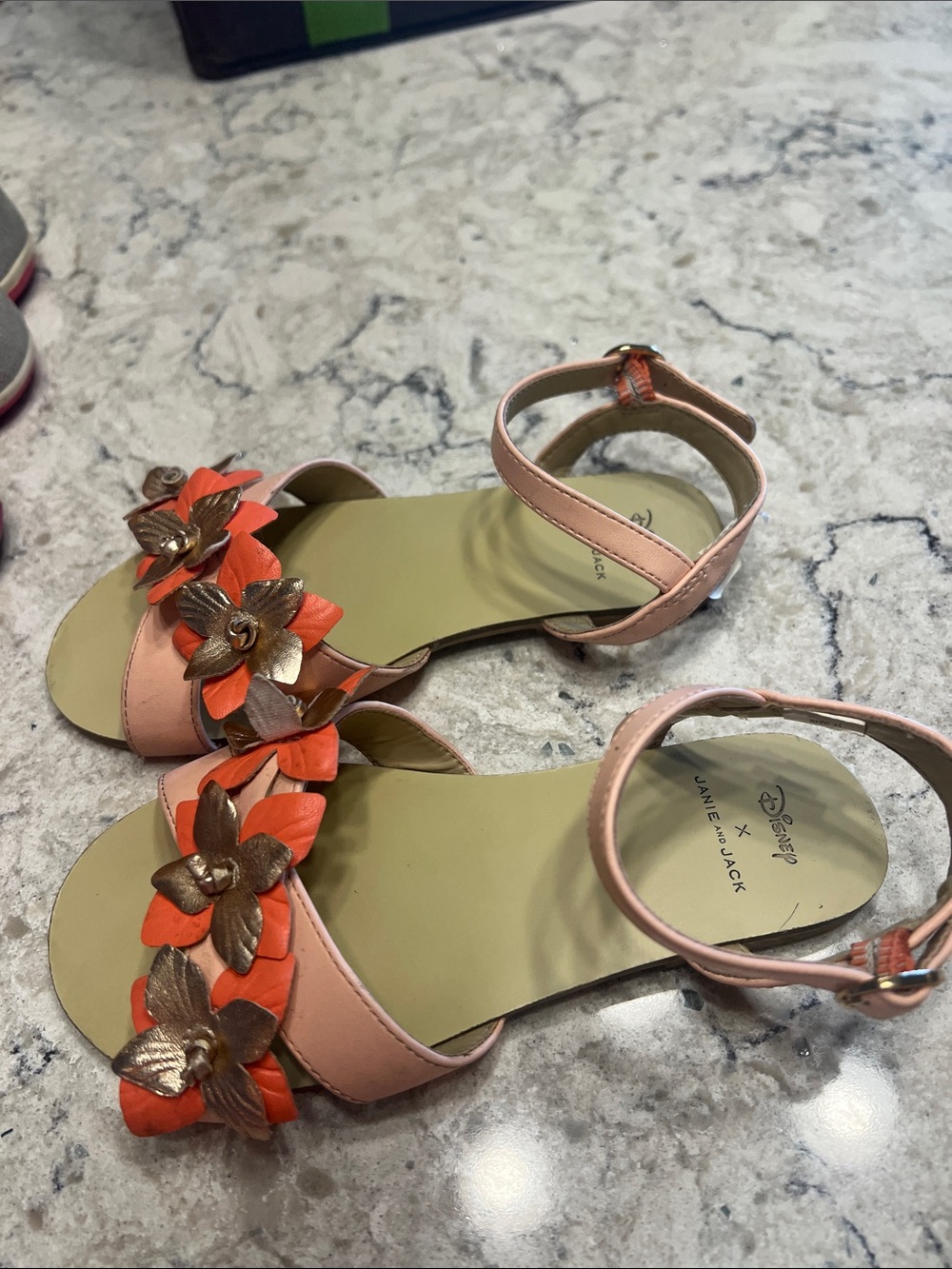 A lot of size 11 shoes. GUC - Picture 5 of 9